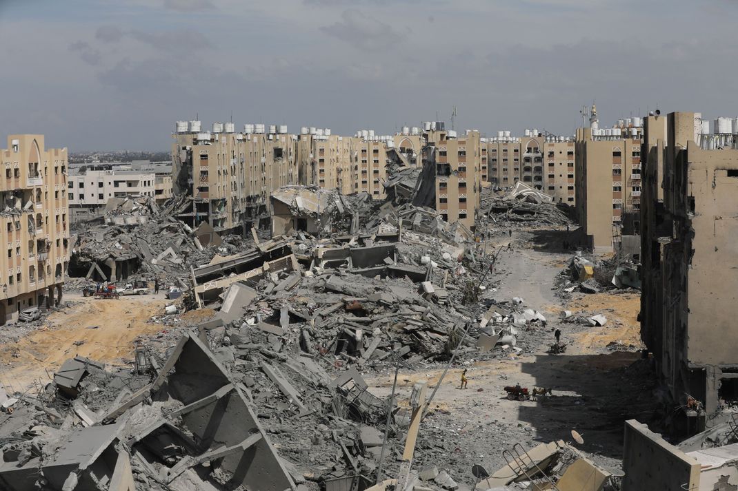 Zerstörte Gebäude in Hamad City nach einem israelischen Angriff auf Chan Junis.