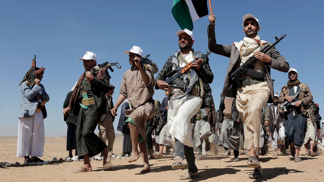 Huthi-Rebellen im Jemen - Mitarbeiter:innen der Vereinten Nationen und von Hilfsorganisationen werden ohne Kontakt zur Außenwelt festgehalten. (Symbolbild)