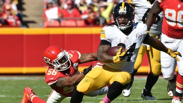 
                <strong>DeAngelo Williams</strong><br>
                De Angelo Williams: Weil der Running Back der Pittsburgh Steelers in die schwarzen Striche unter den Augen eine Botschaft schrieb, wurde er ebenfalls bestraft. Das Urteil: Eine Strafe von 5.787 Dollar. Dabei hatte es Williams nur gut gemeint und auf Vorbeugung gegen Brustkrebs hinweisen wollen.
              