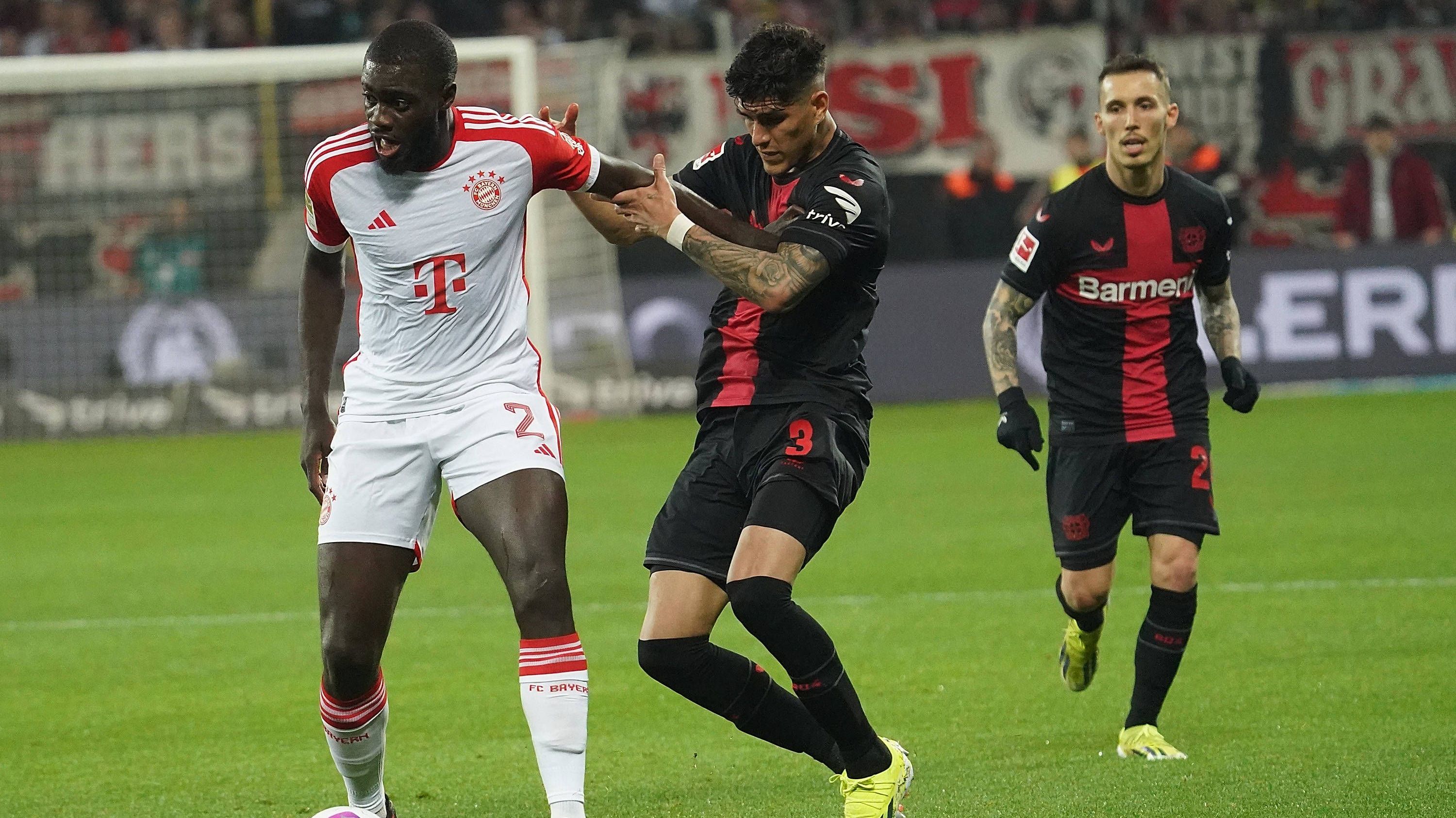 <strong>Dayot Upamecano (FC Bayern)</strong><br>Der Franzose verdrängt de Ligt aus der Startelf und gibt sein Comeback auf der ungewohnten rechten Seite der Dreierkette. Fremdelt merklich mit der ungewohnten Rolle und wird bei der Vorlage zum 0:1 von Andrich "getunnelt". Rettet aber kurz vor der Pause gegen den frei auf Neuer zulaufenden Adli (42.). Nach 60 Minuten gegen Müller ausgewechselt. <strong><em>ran</em>-Note: 4</strong>