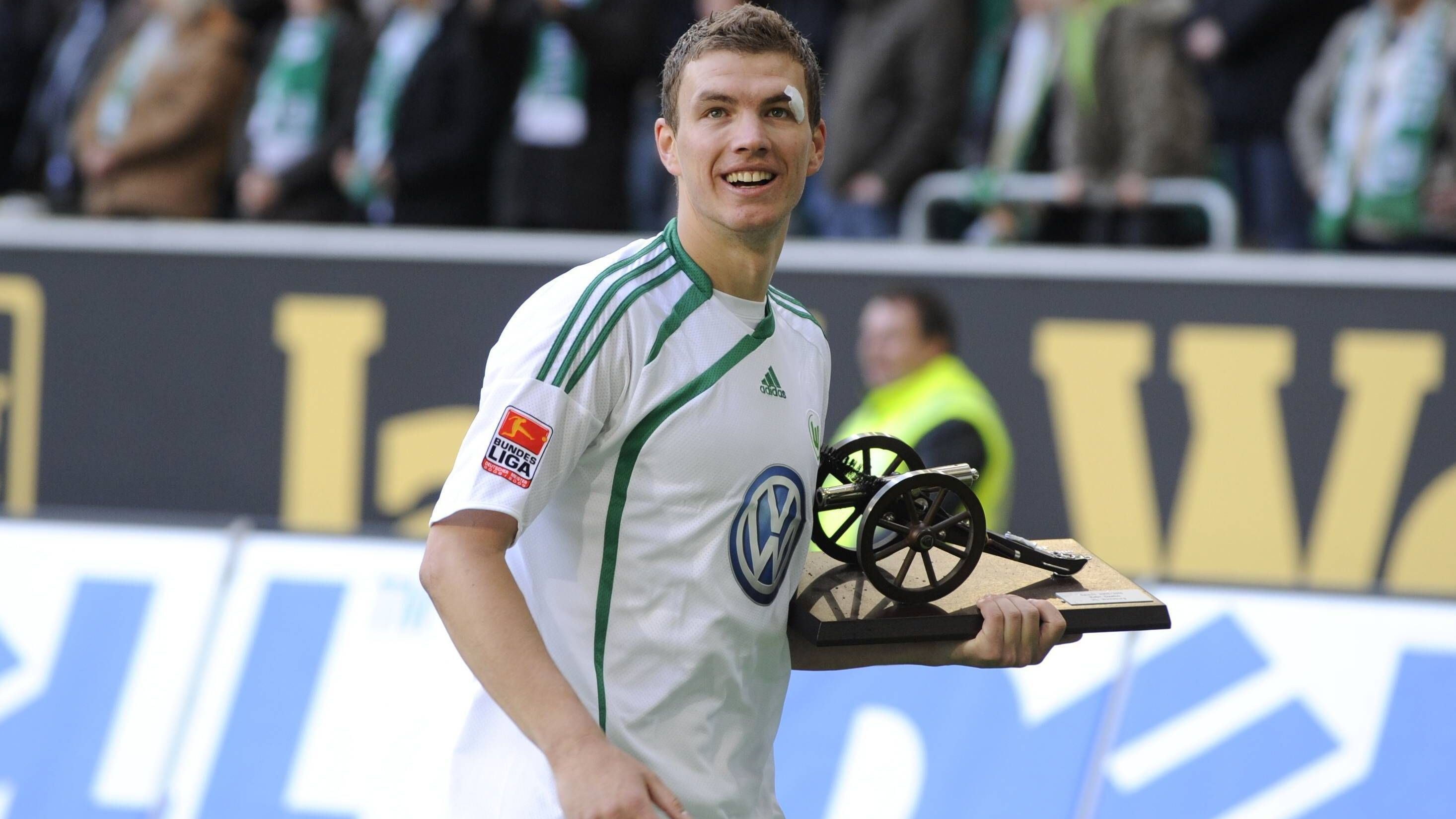 <strong>Saison 2009/10: Edin Dzeko</strong><br>Klub: VfL Wolfsburg<br>Tore: 22