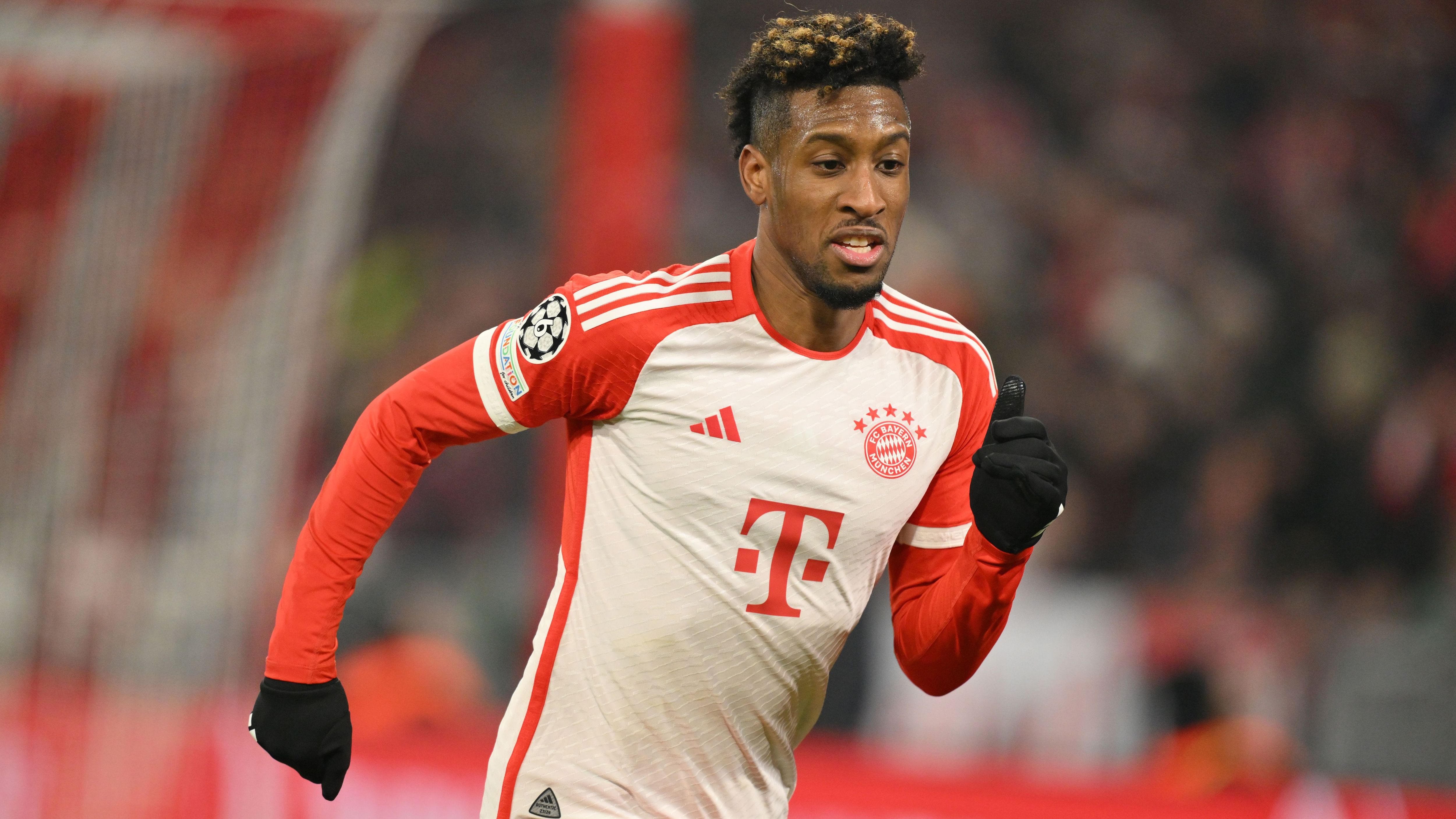 <strong>Bank (Angriff): Kingsley Coman (FC Bayern München)</strong><br>Was dem FC Bayern gegen tiefstehende Gegner oft hilft, ist schieres Tempo und eigentlich keiner in der Offensive der Bayern kann jenes Tempo so oft und so schnell forcieren wie Kingsley Coman. Auch, wenn der Franzose das Ende des Jahres verletzt verpasste, dank dreier Tore und drei Assists in elf Partien schafft er es in unseren Kader.