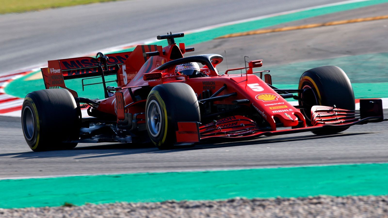 
                <strong>Verlierer: Ferrari</strong><br>
                Was für Mercedes gilt, gilt umgekehrt auch für Ferrari. Den Titel verliert man nicht an den ersten Testtagen. Trotzdem ist es alarmierend, wenn Teamchef Mattia Binotto erklärt, dass er nicht so optimistisch sei wie vergangenes Jahr. "Die anderen sind schneller als wir", sagte er: "Machen wir uns Sorgen? Natürlich, weil wir nicht so schnell sind, wie wir es gerne wären." Beunruhigend: Er haut schon erste Durchhalteparolen raus: "Es wird eine lange Saison. Da ist viel Zeit, aufzuholen."
              