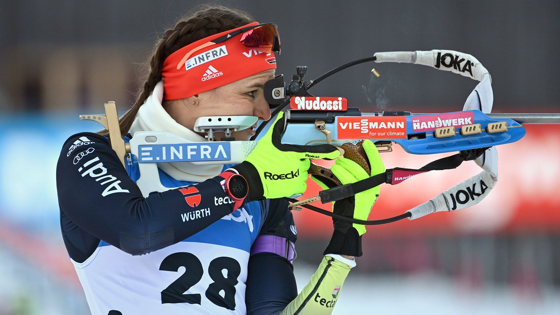 
                <strong>Biathlon</strong><br>
                Für das deutsche Team lief es im Biathlon schon deutlich besser als in den vergangenen Jahren und Monaten. Seit dem Karriereende von Laura Dahlmeier 2019 mangelt es an Konstanz in der Weltspitze, vor allem bei den Frauen. Die Männer um Johannes Kühn und Benedikt Doll, die jeweils ein Weltcuprennen in diesem Winter gewannen, gehören zum erweiterten Favoritenkreis. In der Staffel werden sich die deutschen Biathleten wohl die größte Hoffnung auf Medaillen machen. Bei den Frauen gelang in diesem Winter einzig Denise Herrmann beim Weltcupauftakt in Östersund eine Podestplatzierung. Edelmetall in Peking wäre eine Überraschung.
              