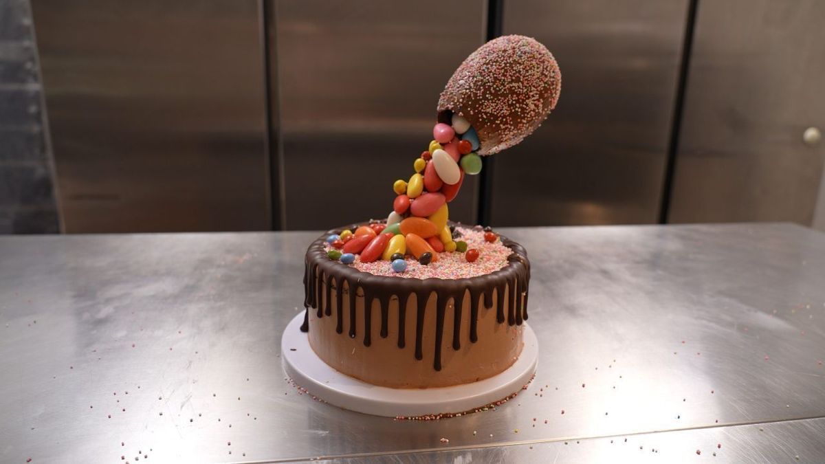 Osterei Gravity Torte