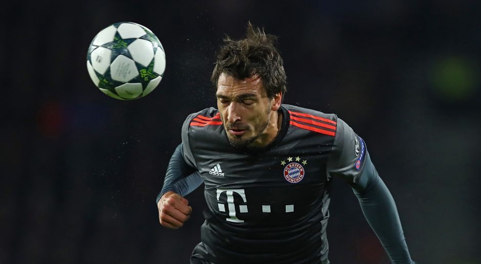 
                <strong>Mats Hummels</strong><br>
                Mats Hummels: Auch wenn es Abseits war, beim 0:1 stand Hummels in der Mitte zu weit vom Gegenspieler weg. Versuchte gegen das PSV-Bollwerk im Spielaufbau sich auch offensiv einzubringen. Spielte dabei aber auch immer wieder mit dem Feuer. ran-Note: 3.
              