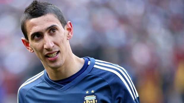 
                <strong>Platz 1: Angel di Maria (63 Millionen Euro)</strong><br>
                Platz 1: Angel di Maria (63 Millionen Euro). Der Argentinier ist der Transfer-König des Sommers. Für ca. 63 Millionen Euro trägt der Mittelfeld-Spieler ab sofort das Trikot von Paris Saint-Germain, statt des Jerseys von Manchester United. Ungefähr 433,6 Millionen Euro wurden insgesamt für diese zehn Top-Transfers bezahlt.
              