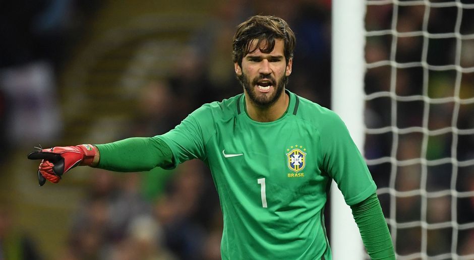 
                <strong>Alisson</strong><br>
                Mit vollem Namen heißt der 25-Jährige Alisson Ramses Becker. Der 1,91-Meter-Mann bestritt bislang 23 Länderspiele für die Selecao. Er ist die aktuelle Nummer 1 in Brasilien. Seit knapp zwei Jahren hütet er das Tor der Roma und ist mit dem italienischen Vizemeister auch noch in der Champions League vertreten.
              