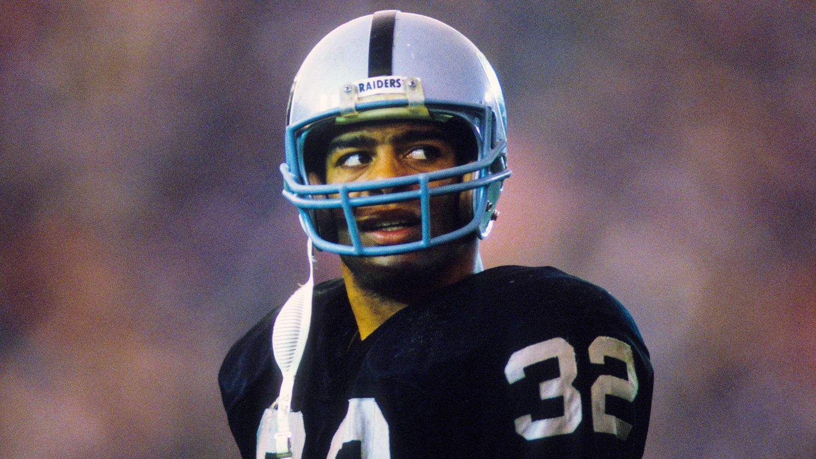 <strong>1985: Marcus Allen (Running Back, Los Angeles Raiders)</strong><br>Der heutige "CBS"-Analyst erlief als Profi insgesamt 12.243 Yards, fing 587 Pässe für insgesamt 5411 Yards Raumgewinn und erzielte 145 Touchdowns. Als Kirsche gab es zwei Jahre nach dem Super-Bowl-Titel auch den MVP-Award.