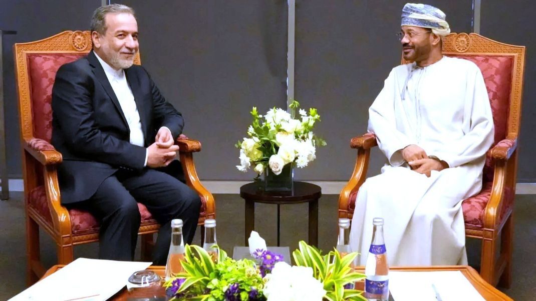 US-Sondergesandten für den Nahen Osten, Steve Witkoff (l.) und Irans Außenminister Abbas Araghtschi