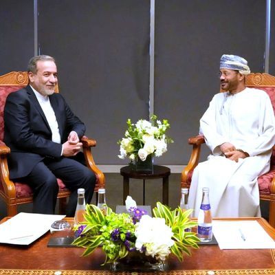 Irans Außenminister zu Atomgesprächen in Oman