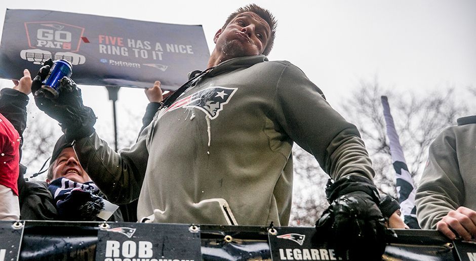 
                <strong>New England Patriots Super-Bowl-Parade</strong><br>
                Eigentlich wollte Gronk es bei der Parade ruhig angehen lassen und nicht zu stark feiern.
              