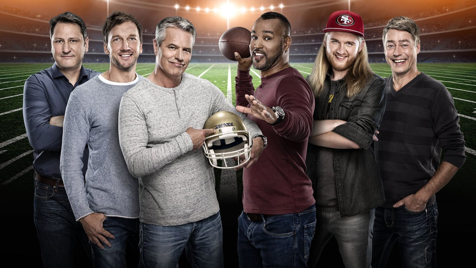 
                <strong>Die Top-Quarterbacks der ranNFL-Kommentatoren</strong><br>
                Vor dem Start der NFL-Saison 2019 haben die ranNFL-Kommentatoren die ihrer Meinung nach besten Quarterbacks der Liga genannt. Nicht nur Coach Esume sieht Patrick Mahomes vor Tom Brady. Bei Roman Motzkus landet Josh Allen auf dem vierten Rang. Für Icke gibt es nur einen Houdini. Ryan Fitzpatrick und Nathan Peterman fehlen bei allen. ran zeigt die Top-Ten-Spielmacher unserer NFL-Experten.
              