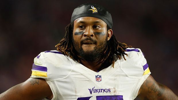 
                <strong>Jarius Wright</strong><br>
                Jarius Wright: Wright ist ein potenzieller Nummer drei Receiver. Der 26-Jährige geht in sein fünftes NFL-Jahr mit den Vikings. In den vergangenen drei Jahren lieferte er zwar konstante Zahlen ab (Zwischen 400 und 600 Yards), ist aber nicht für seine Touchdown-Gefahr bekannt (fünf Touchdowns in drei Jahren). Vor der vergangenen Saison hatte der Slot-Receiver seinen Vertrag verlängert und wird aller Voraussicht nach seinen Platz im Kader sicher haben.
              