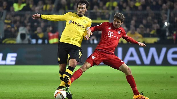 
                <strong>Mats Hummels (Borussia Dortmund)</strong><br>
                Mats Hummels (Borussia Dortmund, li.): Mit ungewohnten Fehlern im Spielaufbau. Zudem auffällig: Ging häufig zu früh in die Grätsche und ermöglichte den Bayern so eine Überzahlgelegenheit. Verschätzte sich nach einer Ecke, wodurch Vidal der Ball vor die Füße fiel. ran-Note: 4
              