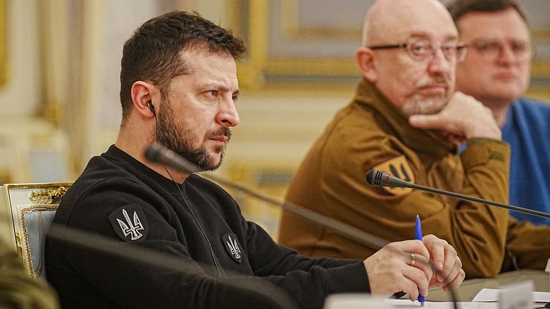 Der ukrainische Präsident Selenskyj und Verteidigungsminister Resnikow