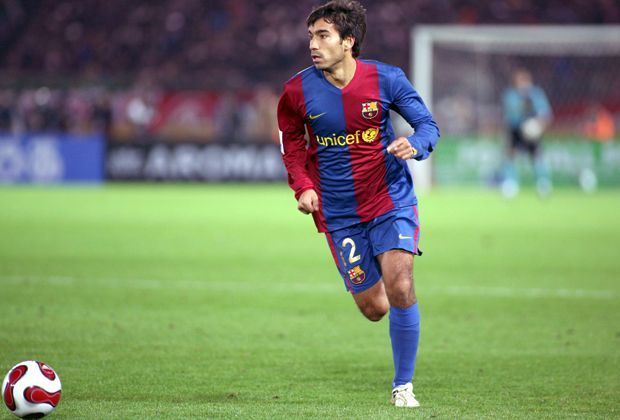 
                <strong>Giovanni van Bronckhorst </strong><br>
                Etwas besser erging es da Giovanni van Bronckhorst: 2003 wechselte der Holländer von den "Gunners" nach Barcelona, zuerst nur auf Leihbasis, später kauften die Katalanen den Holländer, der 144 Spiele für die Katalanen absolvierte.
              