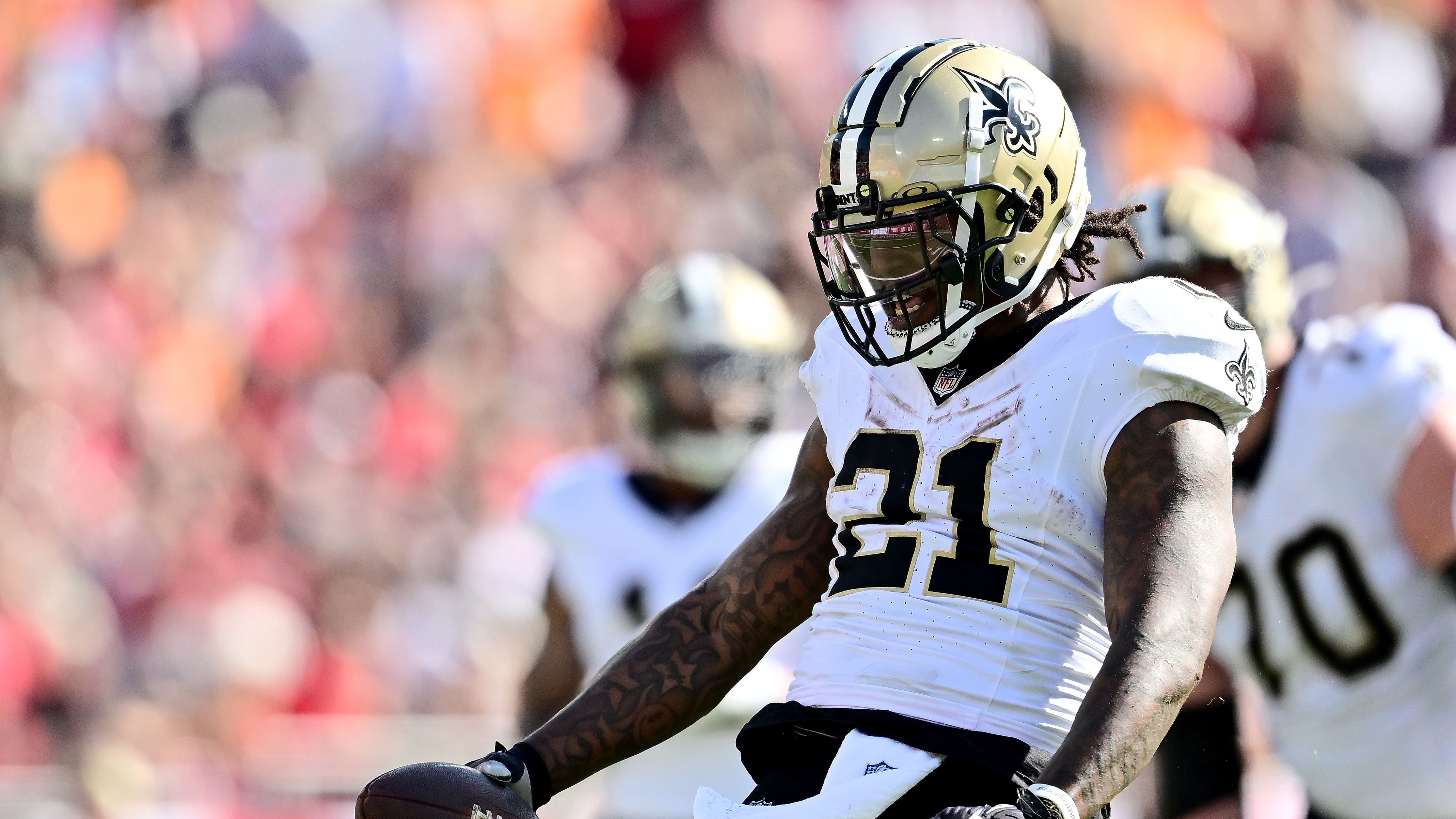 <strong>Running Back: Jamaal Williams</strong><br><strong>Letztes Team:</strong>&nbsp;New Orleans Saints<br><strong>Alter zum Saisonstart:</strong>&nbsp;30<br><strong>Vorheriges Durchschnittsgehalt:</strong>&nbsp;4 Millionen US-Dollar<br><strong>Gerüchte zu:</strong>&nbsp;New York Giants, Carolina Panthers, Seattle Seahawks, Dallas Cowboys, Cleveland Browns