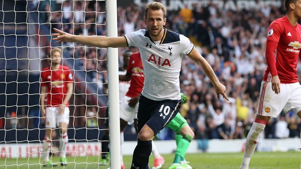 
                <strong>Tottenham Hotspur: Abschied von der White Hart Lane 6</strong><br>
                Der letzte Gegner an der White Hart Lane war dem Anlass angemessen, denn es war das große Manchester United mit Coach Jose Mourinho. Harry Kane schoss die Spurs zum 2:1-Sieg gegen den Rekordmeister. Somit verließ Tottenham die langjährige Heimstätte sogar mit einem Sieg.
              