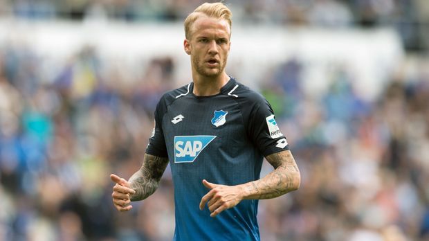 
                <strong>Abwehr - Kevin Vogt (1899 Hoffenheim)</strong><br>
                Der 1,94 Meter große Hüne ist einer der Aufsteiger beim Überraschungsteam aus Hoffenheim. Vogt, der aus Köln in den Kraichgau wechselte, etablierte sich als Innenverteidiger in der Dreierkette von Trainer Julian Nagelsmann. Eigentlich ist der 25-Jährige aber Mittelfeldspieler, doch in seiner neuen Rolle wurde der Ex-Kölner sofort Stammspieler und Leistungsträger. Die angeblich drei Millionen Euro Ablöse hat die TSG auf jeden Fall sehr gut investiert.
              