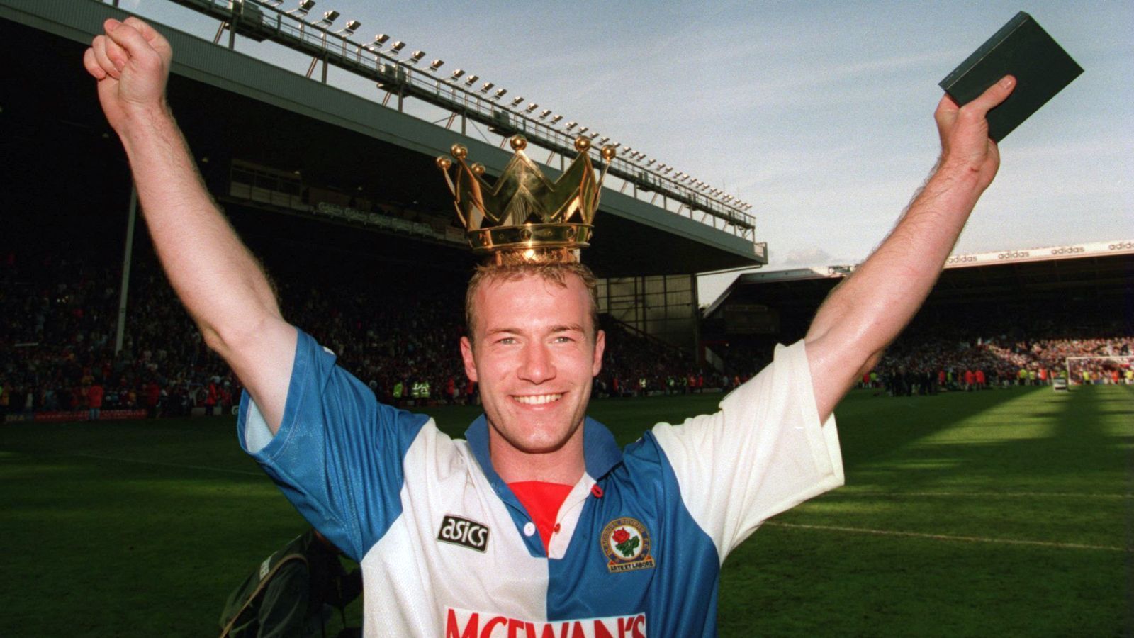 
                <strong>Platz 26 - Alan Shearer (Blackburn Rovers)</strong><br>
                &#x2022; Ablösesumme: 106 Millionen Euro<br>&#x2022; Wechsel vom FC Southampton zu den Blackburn Rovers (1992)<br>
              