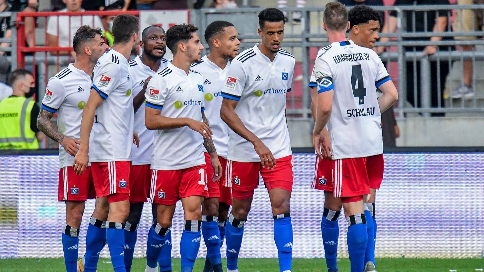 
                <strong>Platz 8: Hamburger SV</strong><br>
                2,5 Prozent gaben den HSV als unbeliebtesten Klub an. 
              