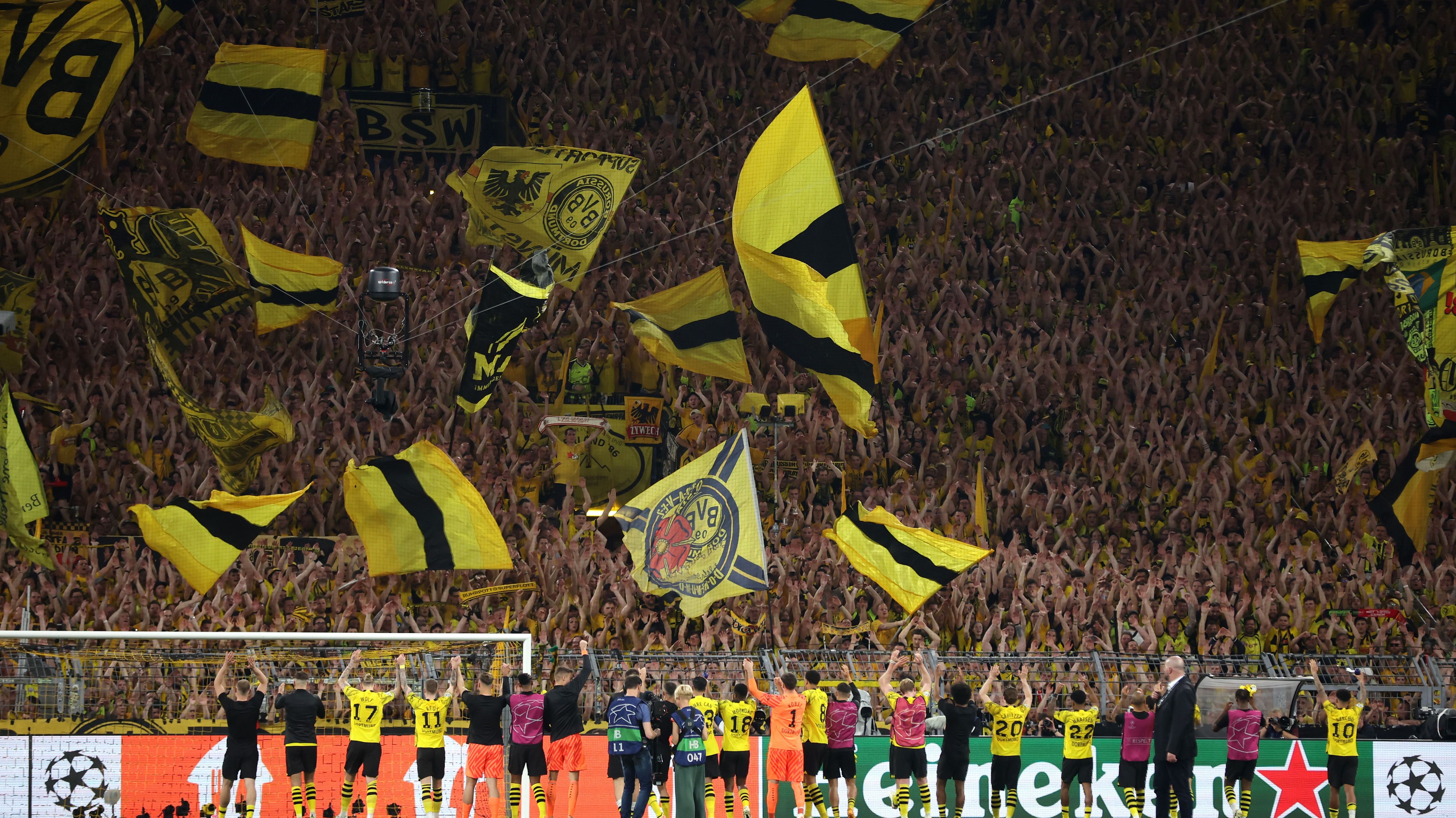 <strong>Platz 1: Borussia Dortmund (Deutschland, Bundesliga)</strong><br>Gesamtzuschauerzahl 2023/24: 1.951.745<br>Zuschauer in der Liga: 1.382.190<br>Zuschauer im DFB-Pokal: 81.365<br>Zuschauer in der Champions League: 488.190