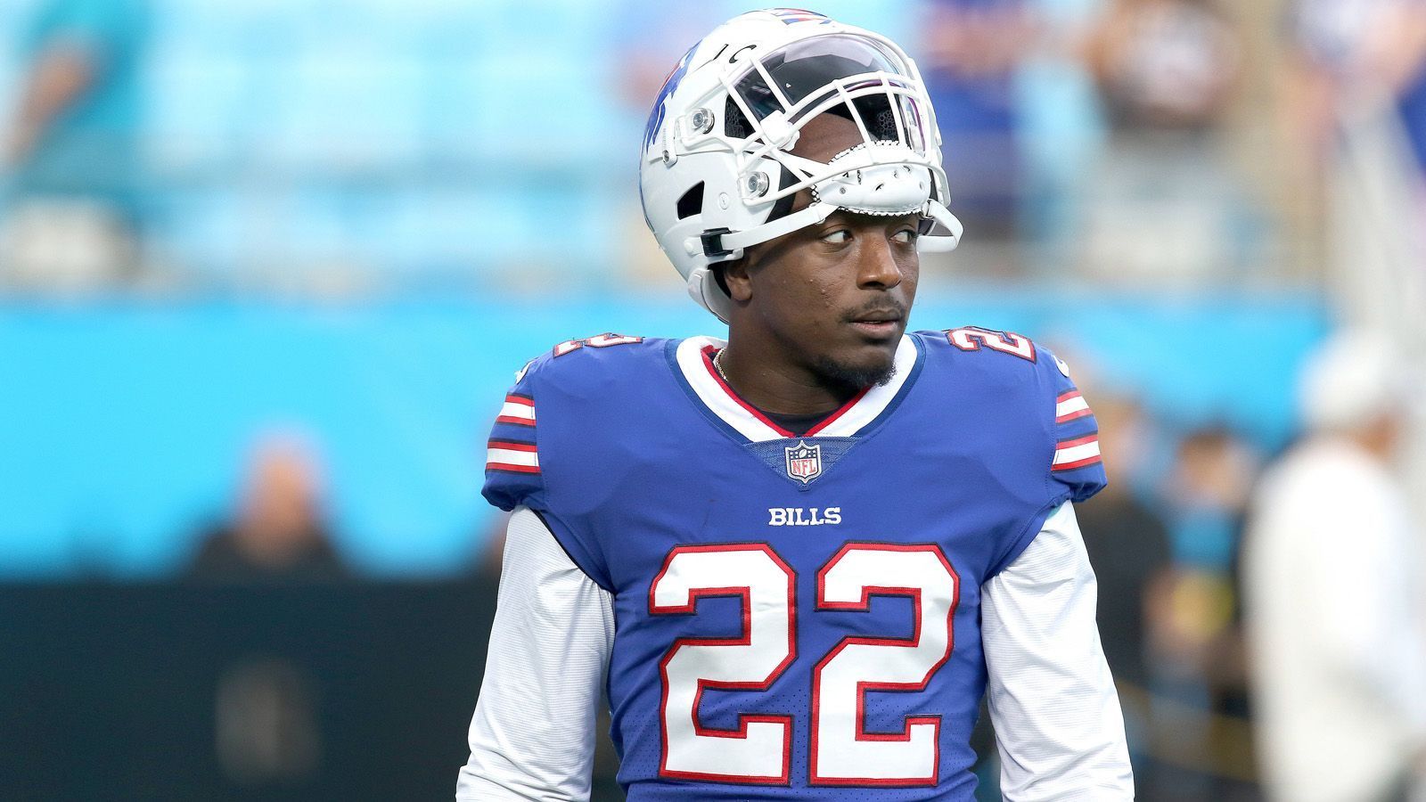 
                <strong>Duke Johnson (Running Back)</strong><br>
                Die Buffalo Bills entlassen laut NFL-Insider Ian Rapoport Running Back Duke Johnson. Der 28-Jährige kam erst im März zum Team und erhielt einen Einjahresvertrag, konnte in der Preseason aber wohl nicht überzeugen. Die Bills sollen aber angeblich daran interessiert sein, den Routinier ins Practice Squad zu holen, sollte sich kein anderes Team die Dienste des ehemaligen Drittrundenpicks sichern.
              