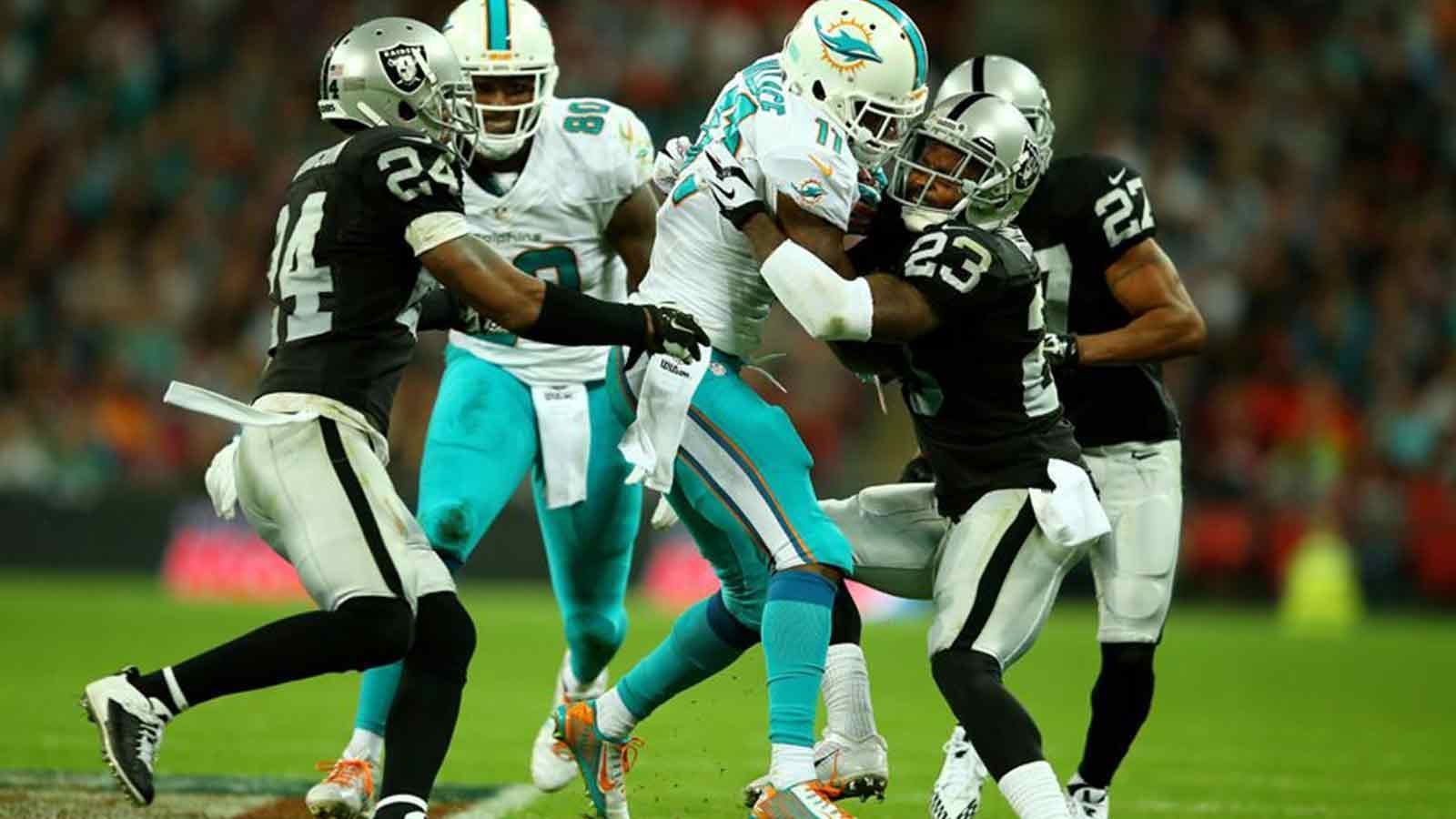 <strong>2014 in London: Oakland Raiders vs. Miami Dolphins</strong><br>
                Spätestens nach der Verletzung von Derek Carr im dritten Viertel war die Partie entschieden. Zwei Touchdown-Pässe von Ryan Tannehill und zwei Touchdown-Runs von Lamar Miller sorgten für ein ungefährdetes 38:14.
