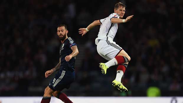 
                <strong>Bastian Schweinsteiger</strong><br>
                Bastian Schweinsteiger: Der Kapitän ist präsent und versucht zu jeder Zeit, das Tempo zu bestimmen. Bei einigen Pässen etwas unkonzentriert und im Abschluss zu zurückhaltend. ran-Note: 3
              