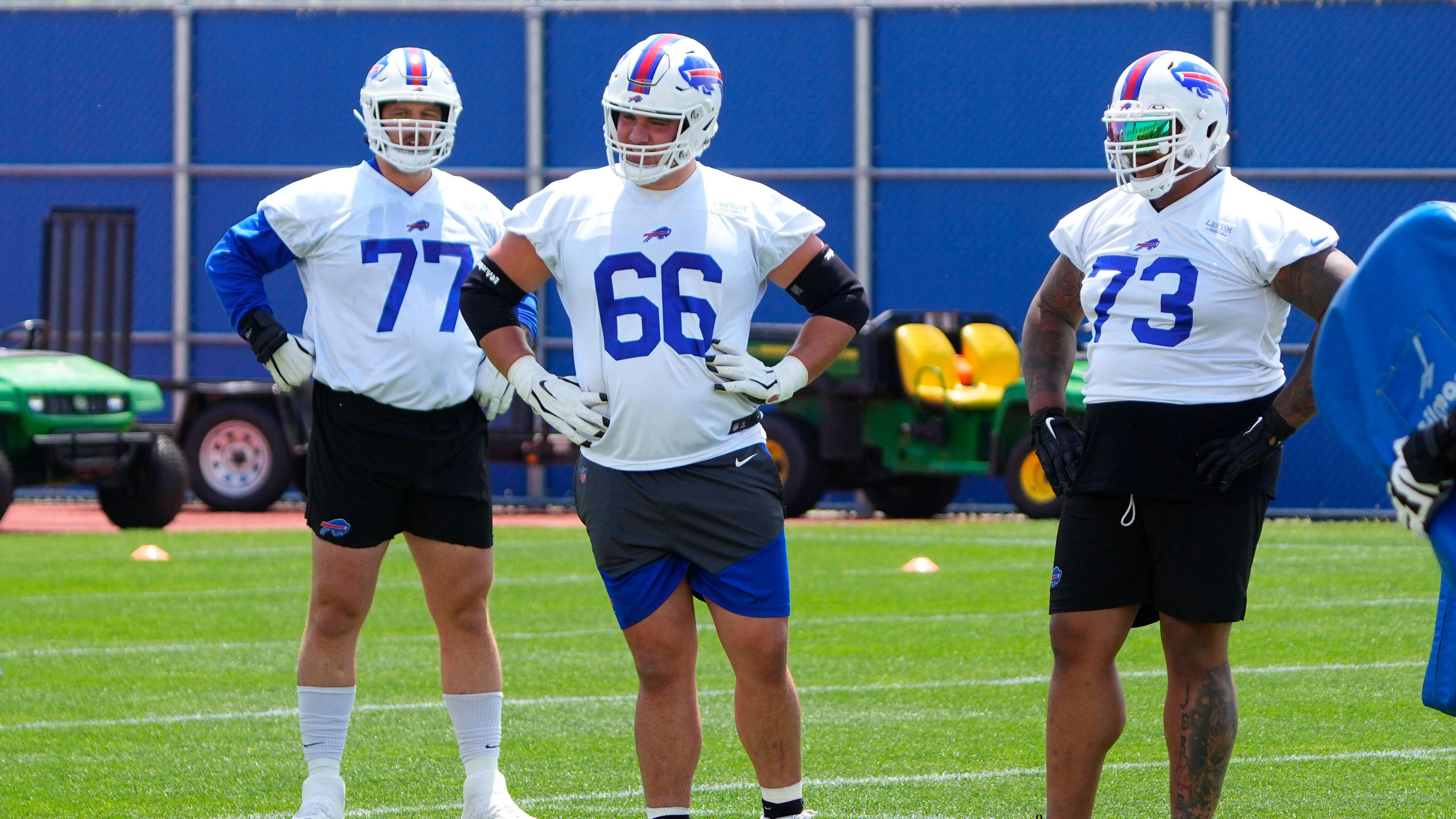 <strong>Buffalo Bills: Left Guard Connor McGovern</strong><br>Mit Free-Agent-Neuzugang Connor McGovern (m.) nahmen die Bills ihre wahrscheinlich größte Schwachstelle in Angriff. Die Offensive Line bereitete Buffalo 2022 viele Probleme, insbesondere im Laufspiel. Josh Allen konnte durch seine unglaubliche Athletik und Improvisationsfähigkeit die Defizite teils überspielen, doch von einer verbesserten O-Line wird auch er profitieren.&nbsp;