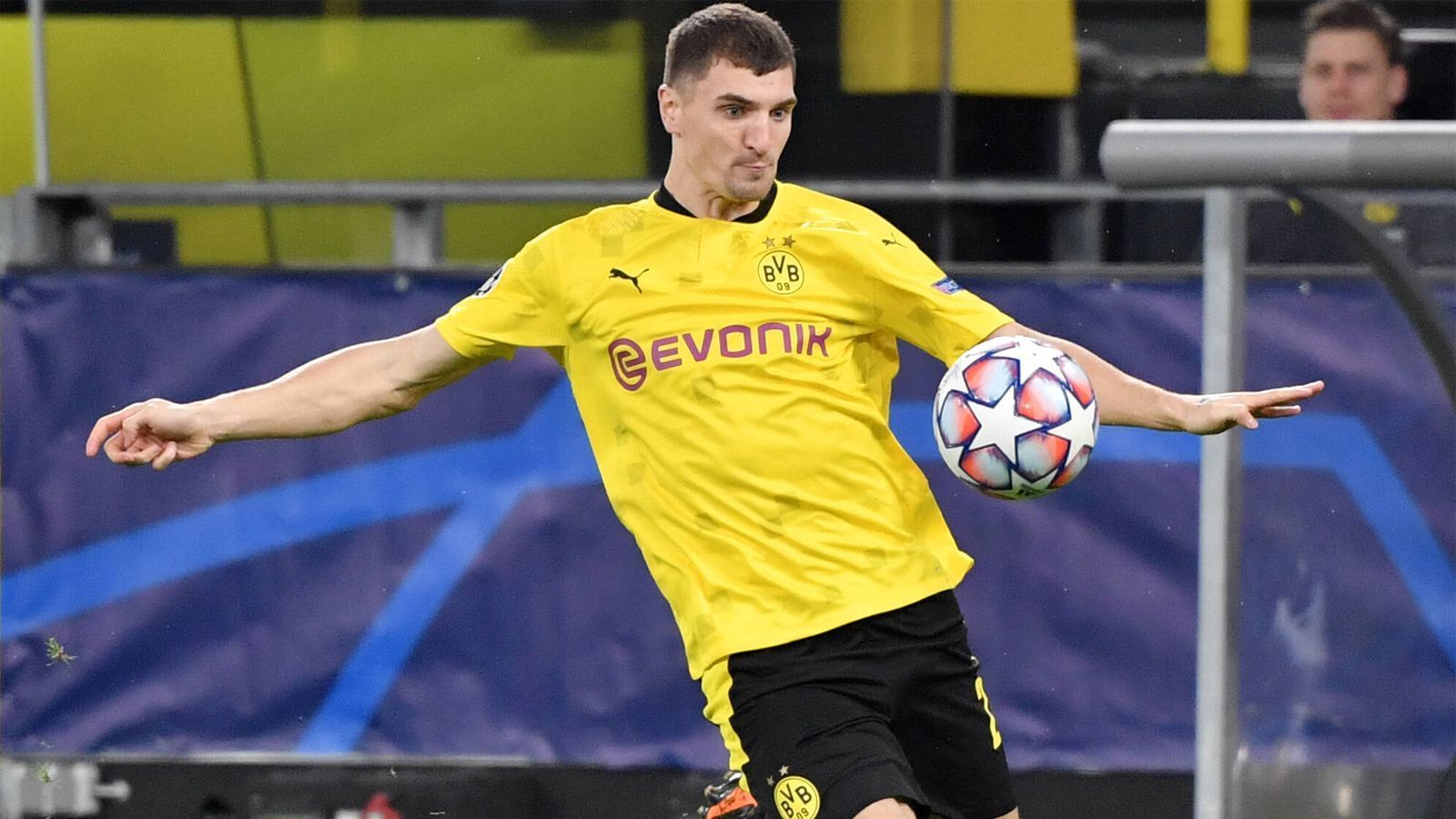 
                <strong>Thomas Meunier</strong><br>
                Kommt in der Nachspielzeit, hat aber keine nennenswerte Aktion mehr. ran-Note: ohne Bewertung
              