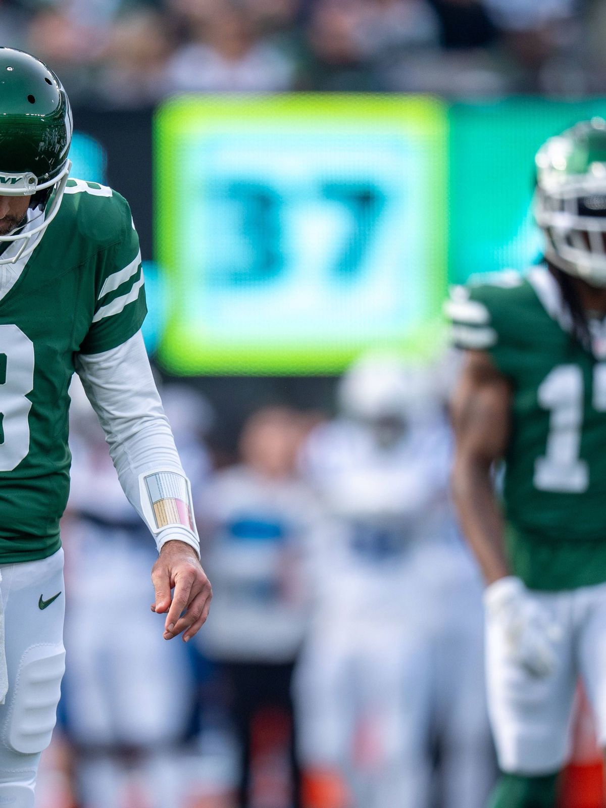 New York Jets quarterback Aaron Rodgers (8) hangs his head as he heads back to the sidelines after going three and out during the NFL, American Football Herren, USA football game against the Indian...