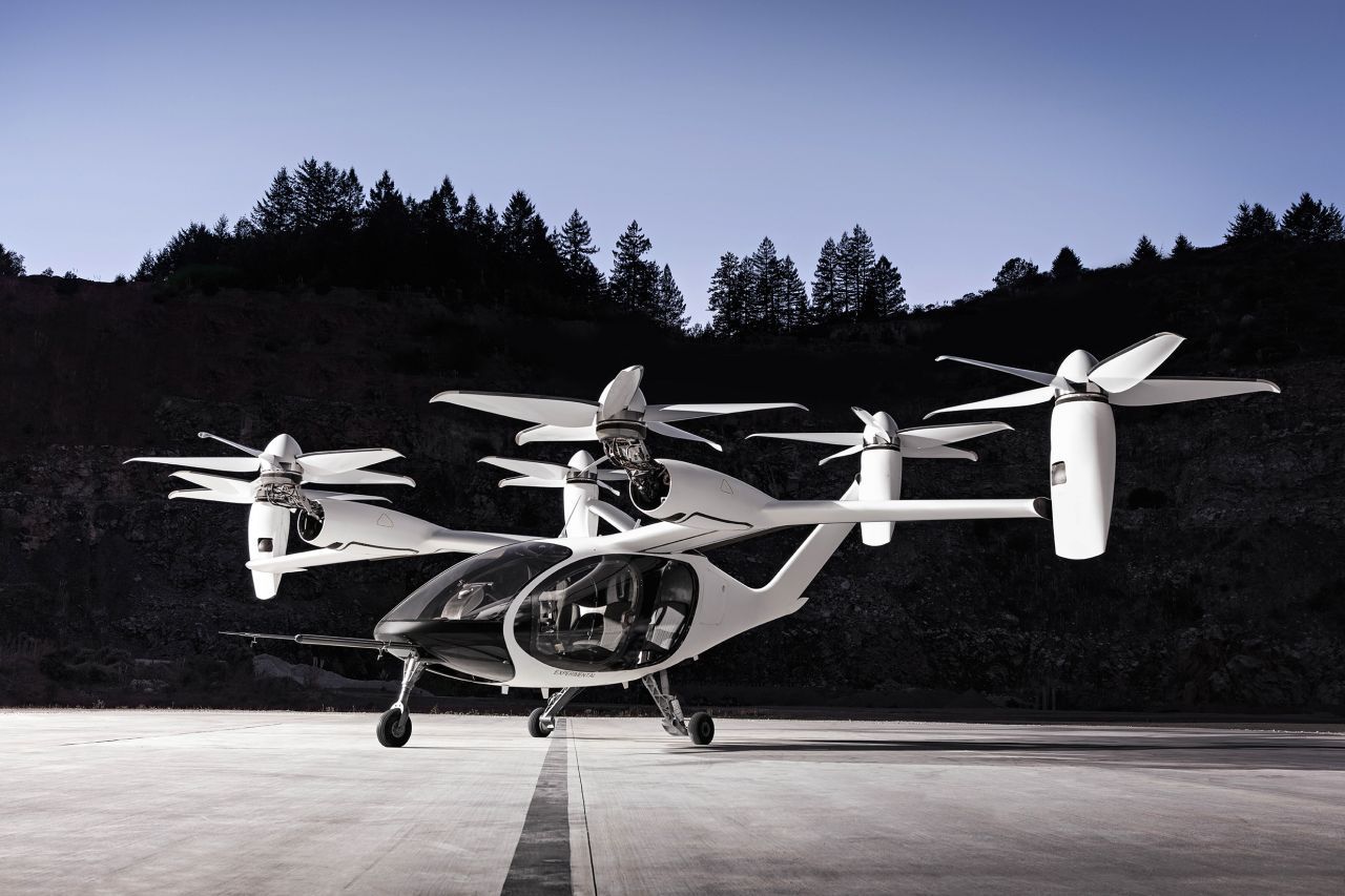 Die noch namenlose autonome Drohne von Joby Aviation soll 300 Kilometer weit kommen. Das Start-up hat vor Kurzem die Lufttaxi-Sparte von Uber gekauft und will 2023 durchstarten.