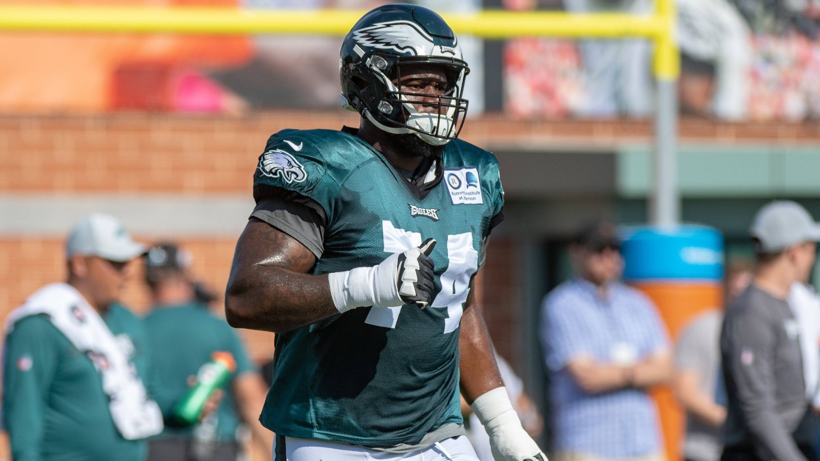 
                <strong>Toby Weathersby – Offensive Tackle (Philadelphia Eagles)</strong><br>
                Auch der amtierende Super-Bowl-Champion hat sich einen ungedrafteten Rookie gesichert. Toby Weathersby ist ein physisch starker O-Liner, der vor allem im Run-Blocking seine Stärken hat. Sein größtes Problem an der Louisiana State University war, dass er immer wieder durch Verletzungen zurückgeworfen wurde. Nicht zuletzt deshalb fiel er wohl im Draft durch das Raster.    
              