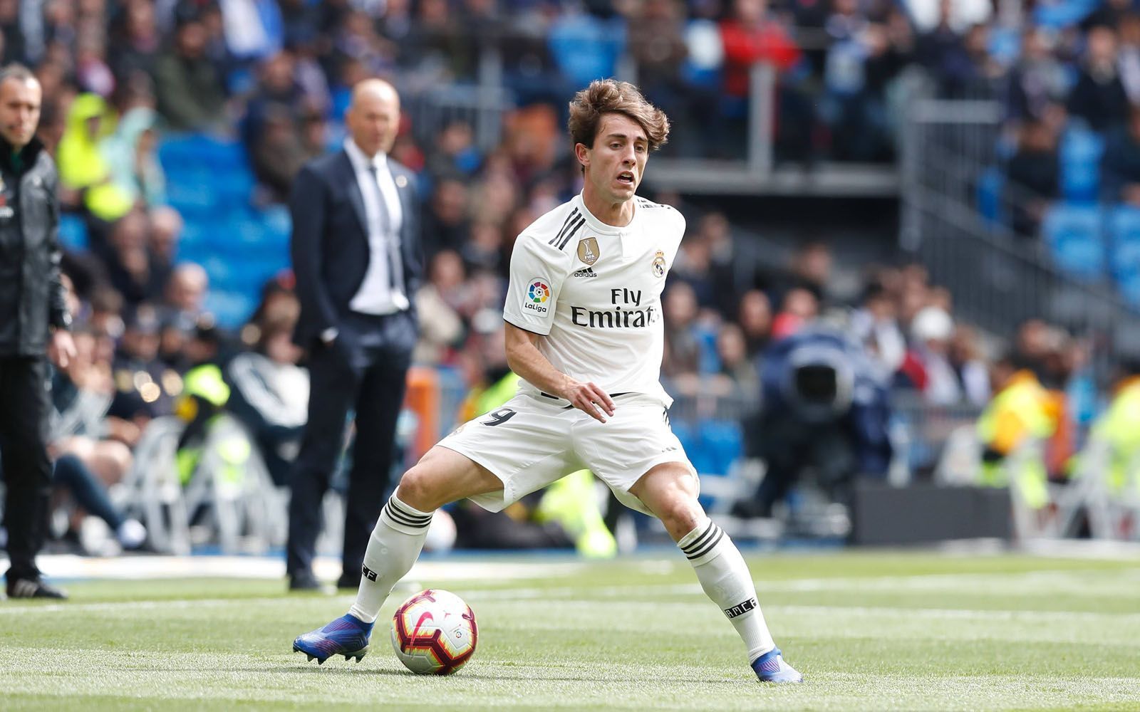 
                <strong>Alvaro Odriozola</strong><br>
                In seinem ersten Jahr bei Real machte Odriozola einen ordentlichen Job auf der Rechtsverteidiger-Position und erwies sich für Zidane als echte Alternative für Carvjal. Das Arbeitspapier des 23-Jährigen läuft noch bis 2024. 
              