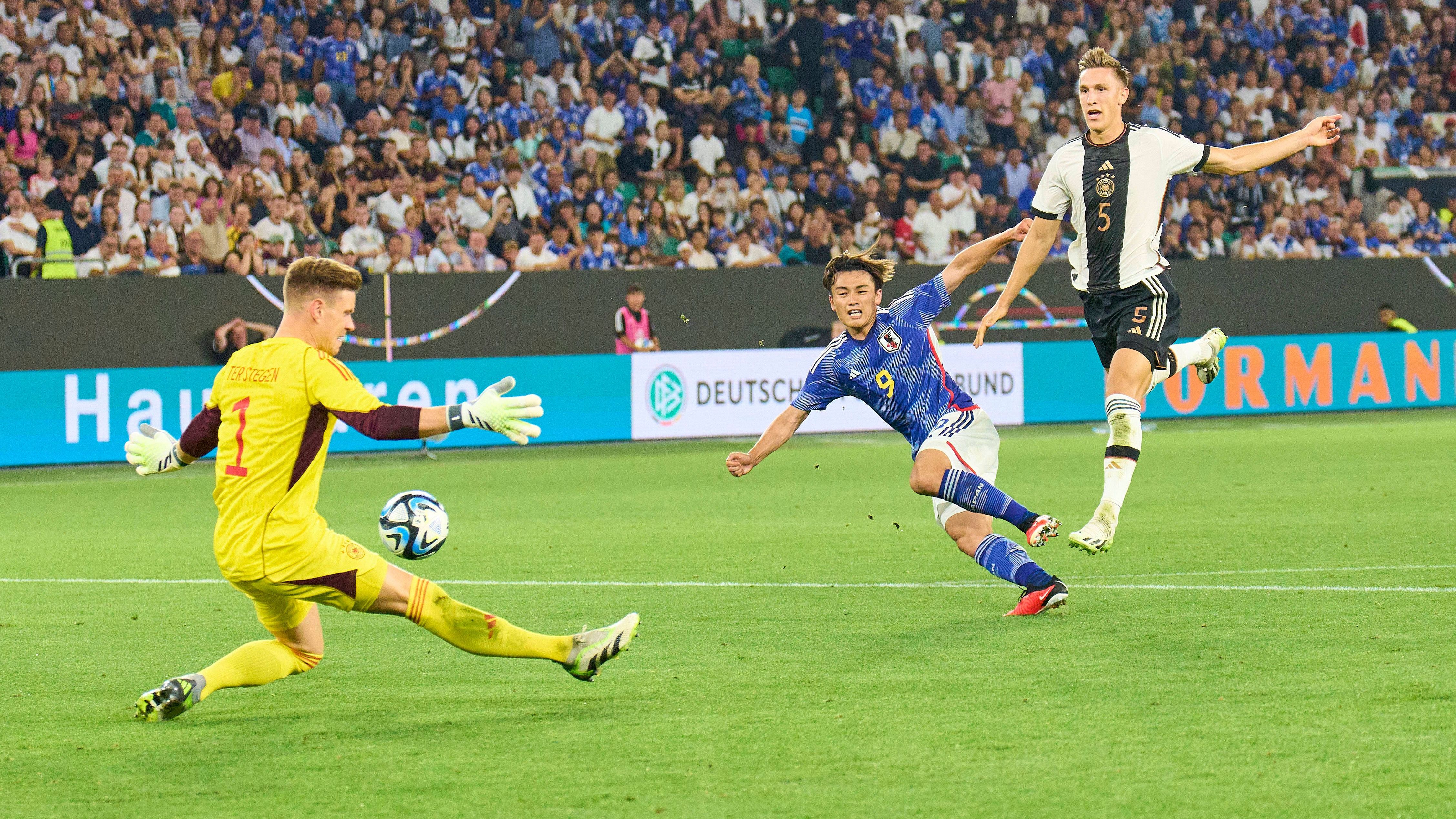 <strong>Marc-Andre ter Stegen (FC Barcelona)</strong><br>An allen vier Gegentoren schuldlos, weil aus kurzer Distanz überwunden. Verhindert kurz vor der Pause das zwischenzeitliche dritte japanische Tor stark im direkten Duell mit Ueda. Auch im zweiten Durchgang immer wieder mit starken Paraden gegen Japaner, die völlig frei vor ihm auftauchen. Am Keeper lag es nicht. <strong>ran-Note: 2</strong>