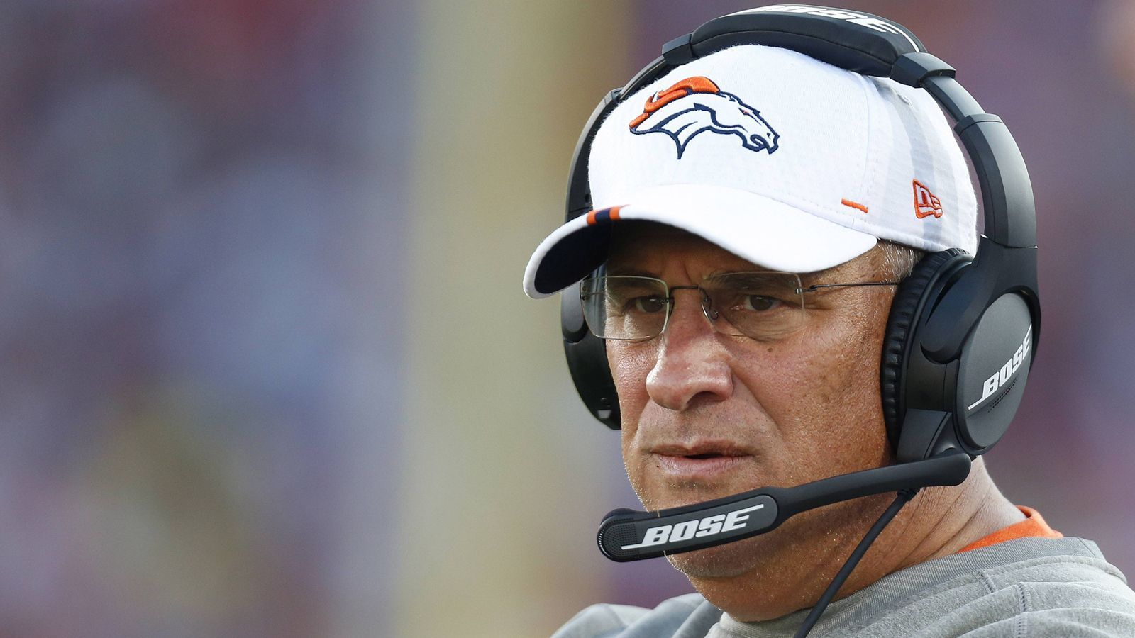 
                <strong>Vic Fangio (Denver Broncos)</strong><br>
                Die Denver Broncos haben anderen Ansprüche, keine Frage. Der neue Mann genießt noch die Rückendeckung. Immerhin gelangen zuletzt ja auch die ersten Sieg, eine 3-6-Bilanz ist aber nicht das, was sich Vic Fangio bei seiner ersten Stadion als Head Coach vorgestellt hat. Dass Starting Quarterback Joe Flacco jetzt auch noch ausfällt, macht die Saison wohl nicht mehr viel besser.
              