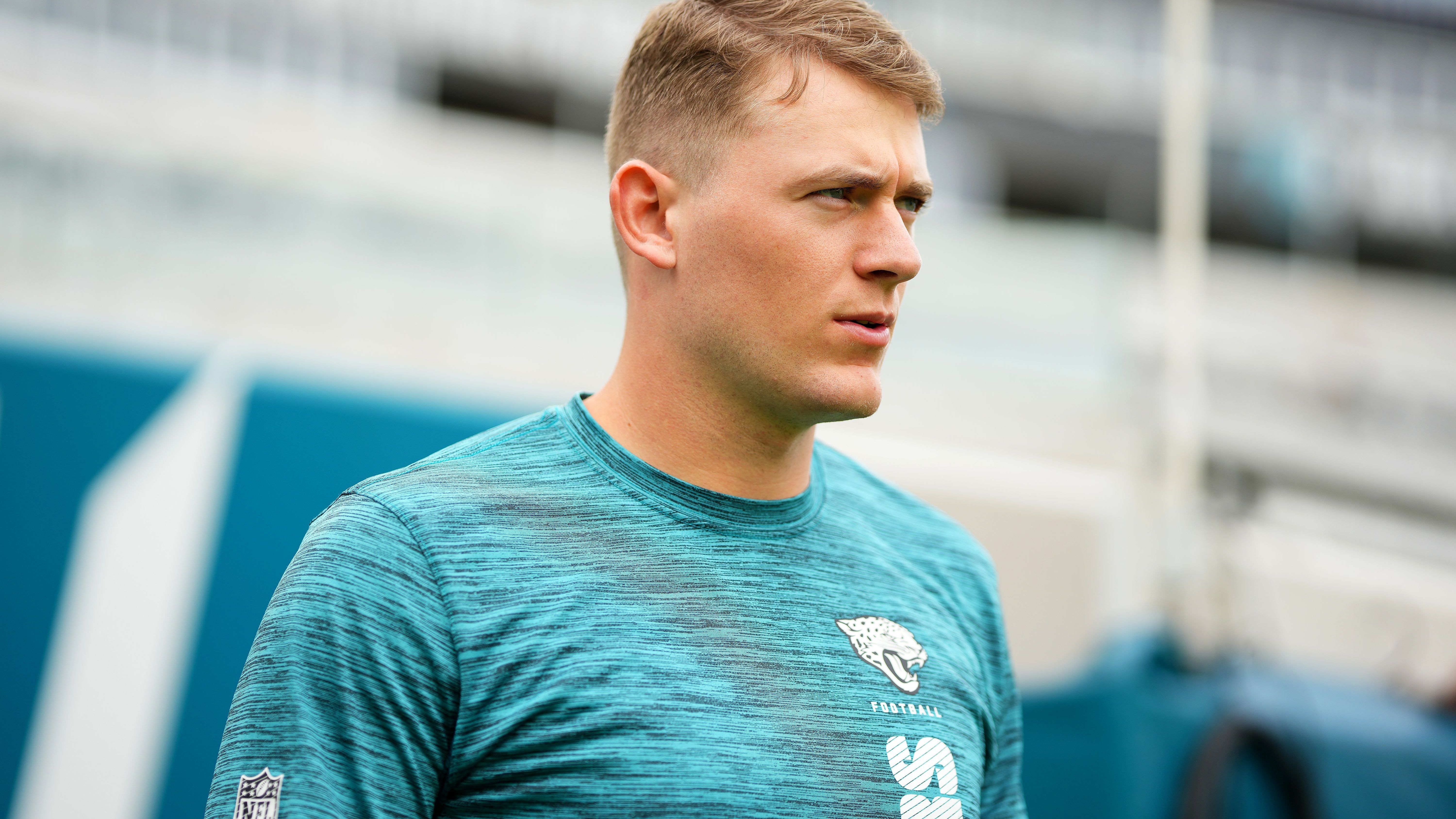 <strong>San Francisco 49ers<br></strong>Die San Francisco 49ers konnten sich mit ihrem Starting-Quarterback Brock Purdy zwar noch nicht auf einen neuen Deal einigen, haben dafür aber seinen Backup gefunden. Mac Jones kommt von den Jacksonville Jaguars und unterschreibt für zwei Jahre und sieben Millionen US-Dollar - fünf  davon sind garantiert.<br>• Starter: Brock Purdy<br>• Backups: Mac Jones (im Bild), Tanner Mordecai