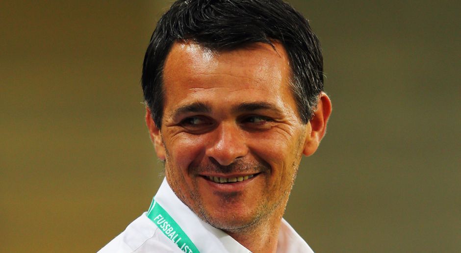 
                <strong>Willy Sagnol und Girondins Bordeaux müssen zu Kairat Almaty reisen</strong><br>
                So eine irre Reise gab es in der Geschichte der Uefa noch nie. Der französische Klub Girondins Bordeaux muss mit seinem Coach Willy Sagnol in den Europa-League-Playoffs zu Kairat Almaty in Kasachstan reisen - und ran.de zeigt die Fakten zu dieser unglaublich langen Auswärtsfahrt für die Franzosen.
              