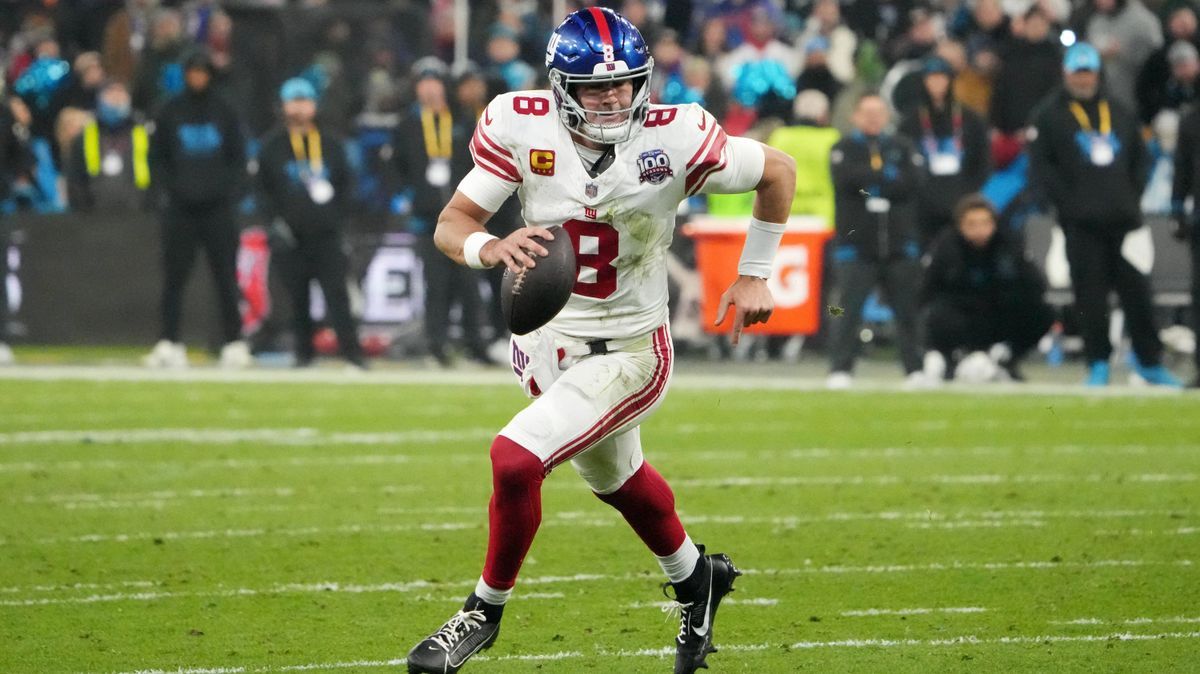 NFL, American Football Herren, USA Munich Game-New York Giants at Carolina Panthers Nov 10, 2024; Munich, Germany; New York Giants quarterback Daniel Jones (8) carries the ball against the New York...