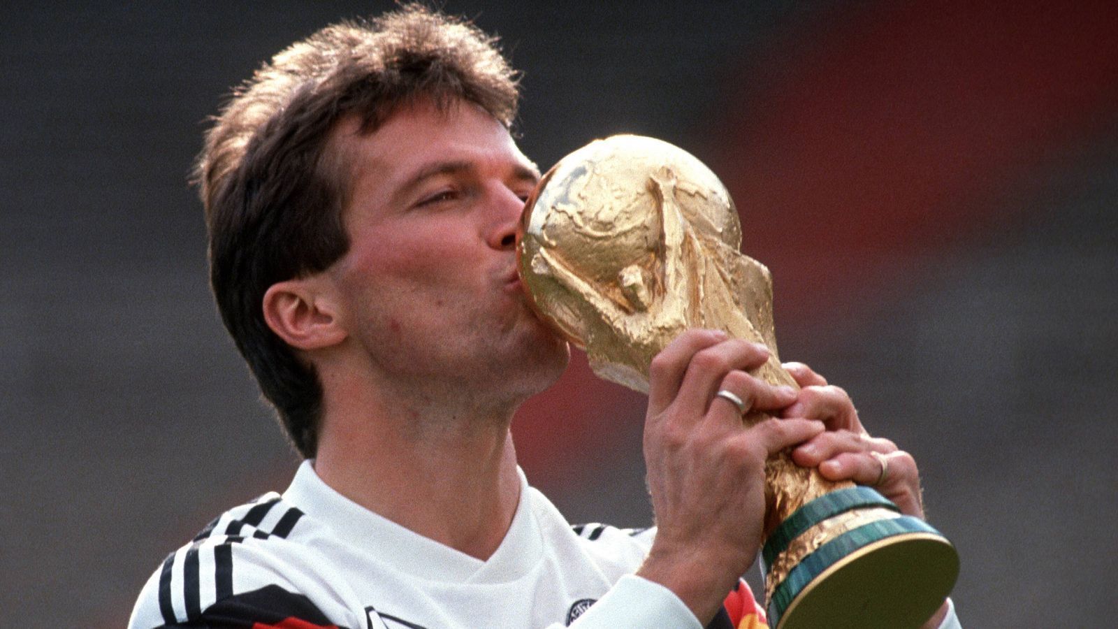 
                <strong>1990: Lothar Matthäus</strong><br>
                2. Platz: Salvatore Schillaci (Juventus Turin)3. Platz: Andreas Brehme (Inter Mailand)
              