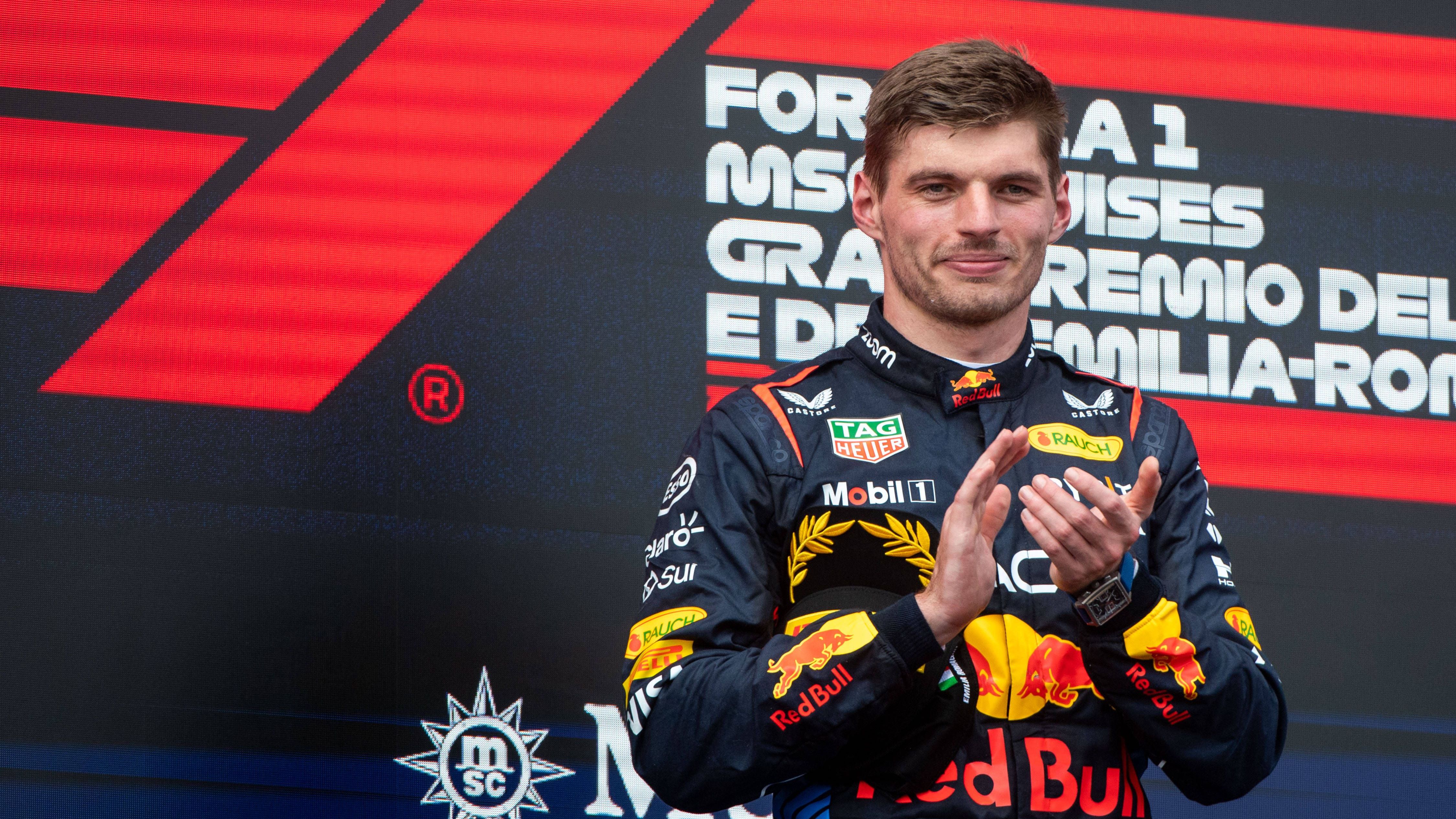 <strong>Gewinner: Max Verstappen</strong><br>Wahre Champions zeichnet es aus, auch dann abzuliefern, wenn die Umstände nicht die besten sind. Und bei Red Bull lief in Imola in den Trainings herzlich wenig zusammen. Als es darauf ankam, war Max Verstappen aber da. Erst eine völlig unerwartete Pole-Position und im Rennen den Sieg gegen einen heranstürmenden Lando Norris gerettet. Chapeau!