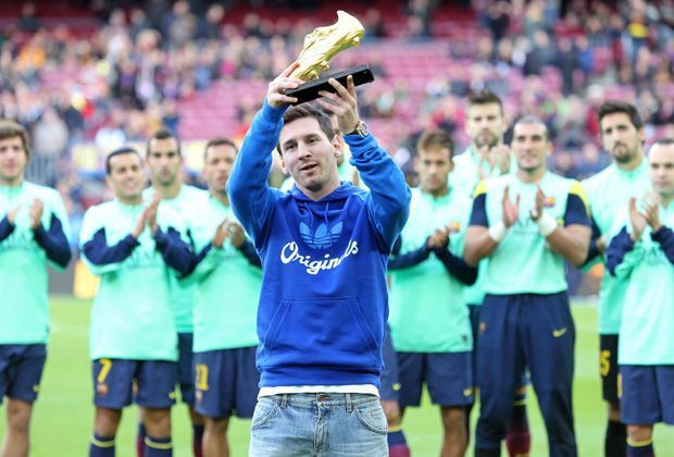 
                <strong>Goldener Schuh</strong><br>
                Lionel Messi hat 2013 den Goldenen Schuh gewonnen. Der Gewinner muss nicht nur die meisten Tore erzielen, wichtig ist auch der Wert des Liga-Faktors. Die fünf besten Ligen nach dem UEFA-Koeffizienten haben einen Faktor von zwei. Von Platz sechs bis 22 beträgt der Faktor 1,5. 
              