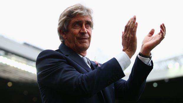 
                <strong>Manuel Pellegrini (Singen)</strong><br>
                Manuel Pellegrini (Singen): Im gerade veröffentlichten Buch "Die Pellegrini-Methode" verrät Autor Francisco Sagredo, dass der Manchester-City-Coach während seiner Zeit bei Villarreal Gesangsstunden genommen hat. Der 62-Jährige soll davon überzeugt sein, dass die Stimme für einen Trainer von großer Bedeutung ist und daher nahm er Unterricht. Übrigens soll Pellegrini auch gerne malen und Klavier spielen ... was für ein harmonischer Mensch. 
              