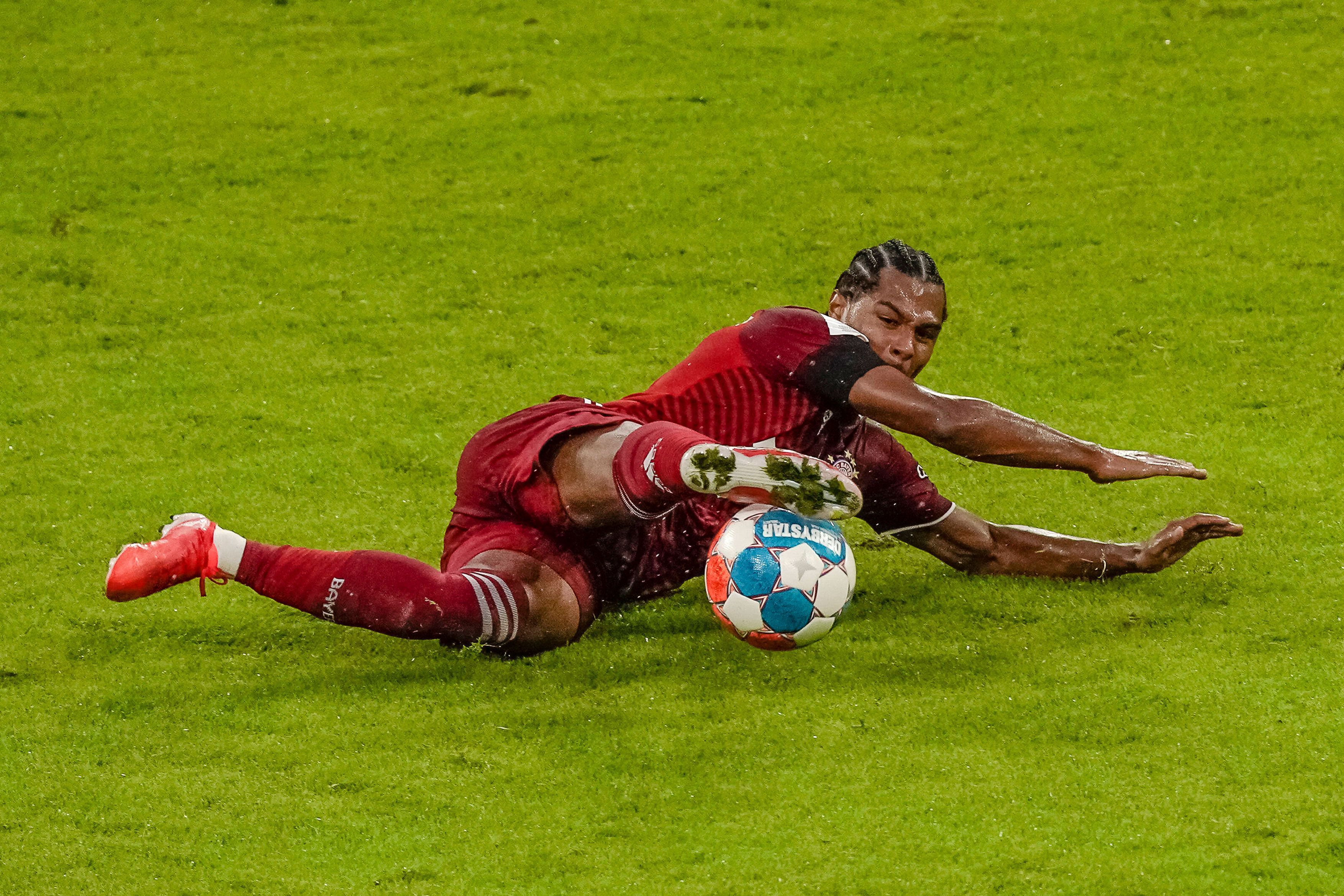 
                <strong>Serge Gnabry</strong><br>
                Löst nach einer guten Stunde Musiala ab, verlebt aber einen weitaus unspektakuläreren Abend. Über rechts bricht Gnabry ein paar Mal durch und bereitet so das 9:0 durch Cuisance und das 12:0 durch Tolisso vor. ran-Note: 2
              