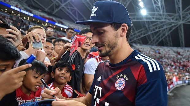 
                <strong>Mats Hummels (FC Bayern München)</strong><br>
                Der Innenverteidiger begann seine Karriere im Alter von sieben Jahren beim FC Bayern München. Dort spielte der Abwehrrecke 13 Jahre lang, schaffte jedoch nie den Durchbruch. Nach einer halbjährigen Leihe wechselte Hummels 2009 fest zu Borussia Dortmund. 2016 erfolgte die Rückkehr nach München. 
              