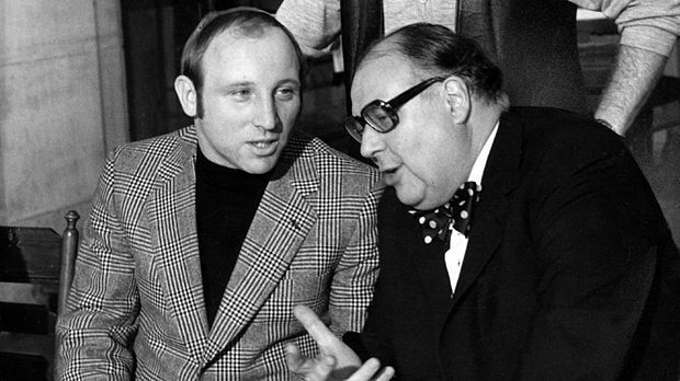 
                <strong>Uwe Seeler</strong><br>
                Deutsche Nationalspieler waren in den Filmen der 1970er Jahre ein echter Trend. Uwe Seeler spielte an der Seite von Heinz Erhardt in "Willi wird das Kind schon schaukeln".
              