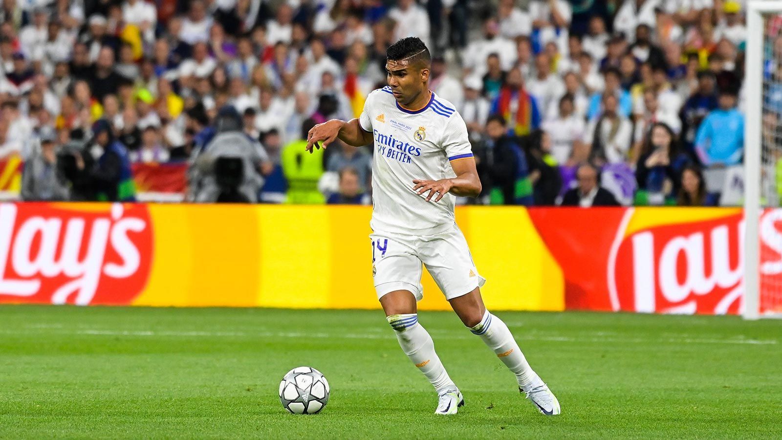 
                <strong>Mittelfeld: Casemiro</strong><br>
                Verein: Real Madrid/ Manchester UnitedNationalität: Brasilien
              