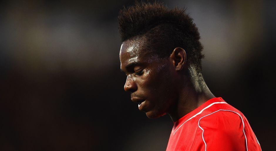 
                <strong>Mario Balotelli</strong><br>
                Mario Balotelli: Er darf natürlich nicht fehlen - Mario Balotelli. Nachdem er vom AC Mailand im Sommer 2016 zur Anfield Road zurückkehrte, schickte ihn der 49-Jährige direkt in die zweite Mannschaft. Ein Spiel würde das "Enfant Terrible" unter ihm nicht machen. So kam es dann auch: Balotelli trainierte brav, wechselte schlussendlich zu OGC Nizza, um dann zum Rundumschlag auszuholen: "Seine Meinung wäre, dass ich irgendwohin gehen, hart arbeiten und zurückkehren sollte. Daraufhin verabschiedete ich mich von allen und sagte, dass wir uns nicht wiedersehen werden."
              